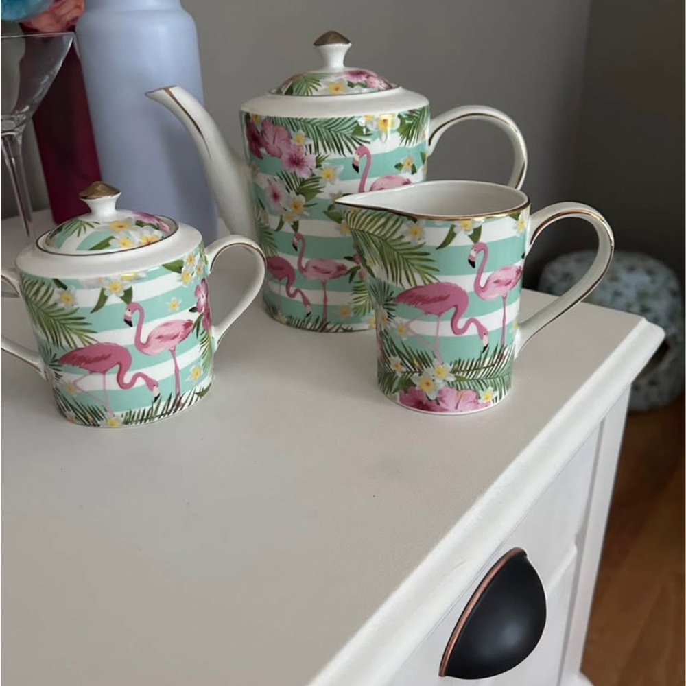 Flamingo tea set